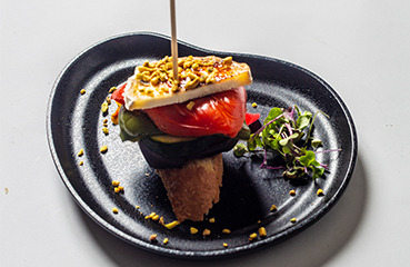 Pirámide de verduras con queso de cabra - Quina Creu